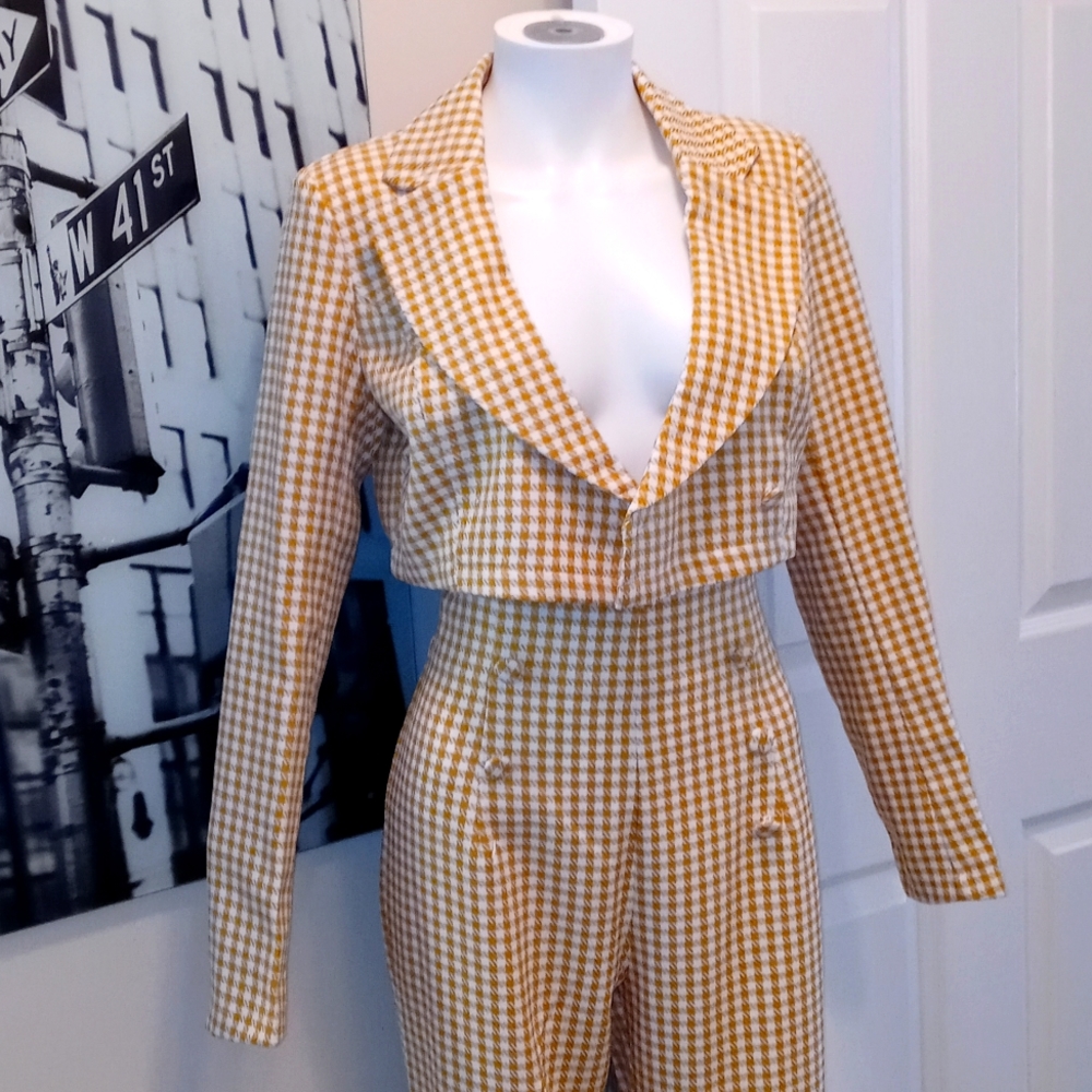Croped suit